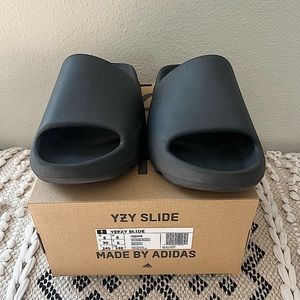Yeezy Men’s size 6 Black Slides